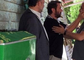 Halil Sezai babasını son yolculuğuna uğurladı!