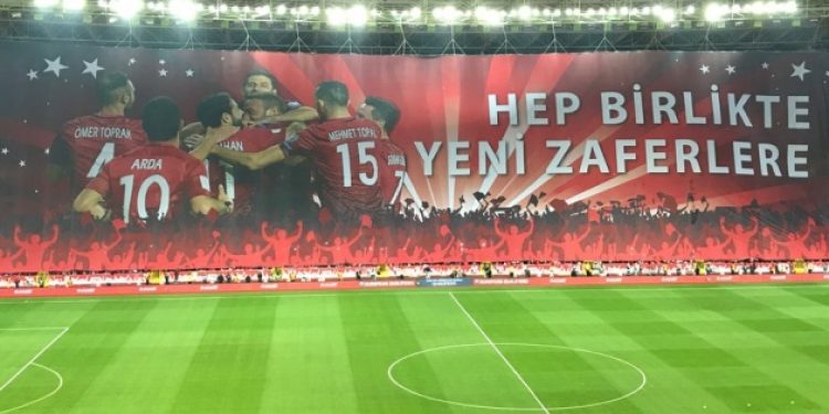 Türkiye – İzlanda maçının biletleri 1 saatte tükendi ama…