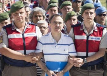 O gece Subaylar neden dolaplara para bıraktı?