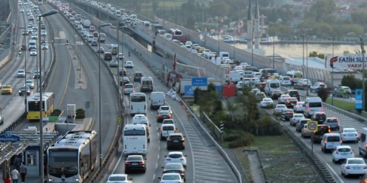Okullar açılmaya başladı, İstanbul’da trafik yüzde 30 arttı