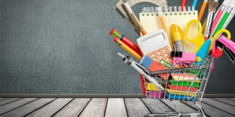 ​”Özel okullar ürünlere amblem basıyor; velilere piyasanın 5 katına satıyor”