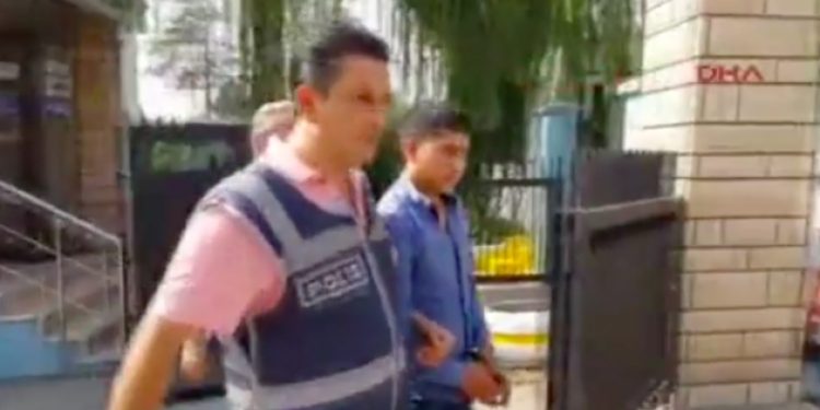 Dini kitap satan adam öğrencilere taciz etti!