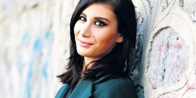 İrem Derici’den kötü haber