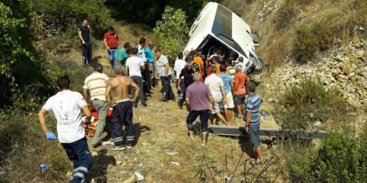 Antalya’da tur otobüsü devrildi! Ölü ve yaralılar var