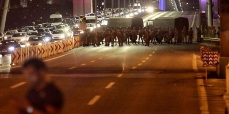 ‘AKP’lilerin darbe başlamadan Köprü’ye gittikleri tutanakla sabit’