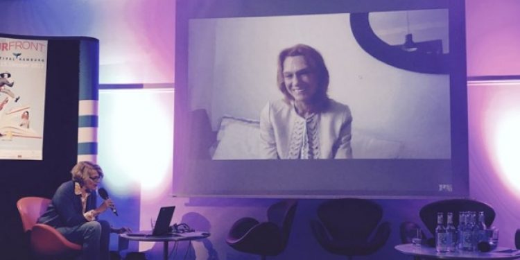 Aslı Erdoğan panele Skype’la katıldı