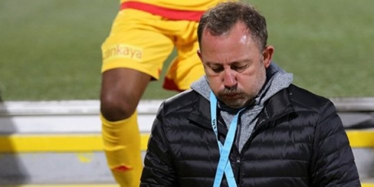 Sergen Yalçın canlı yayında istifa etti!