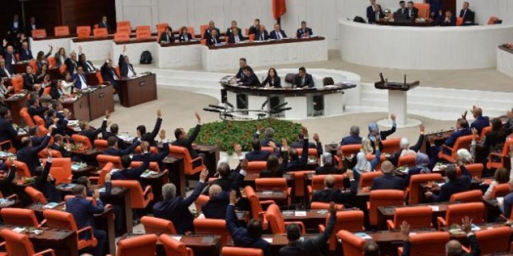 ​Tezkereden manevra çıktı