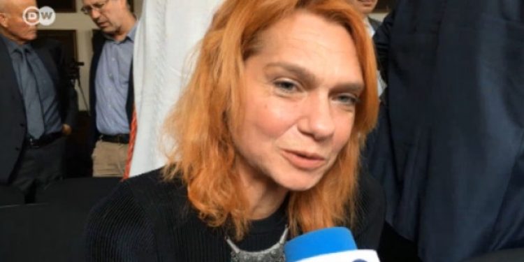 Pasaportu iade edilen Aslı Erdoğan Almanya’da ödül aldı