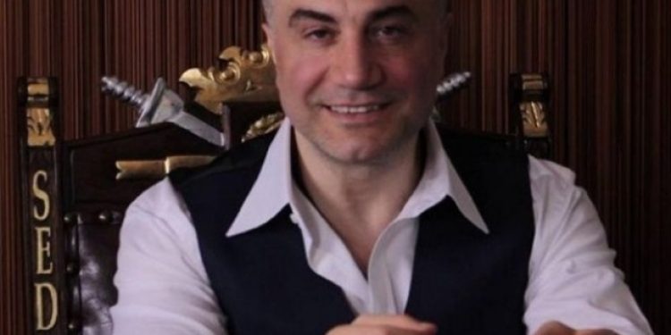 Çocukları sıraya dizip Sedat Peker tişörtü giydirdiler!