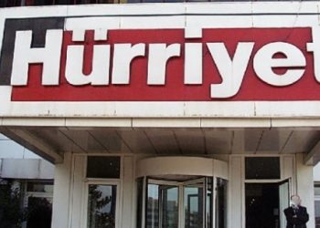Hürriyet, iki yazarla yollarını ayırdı