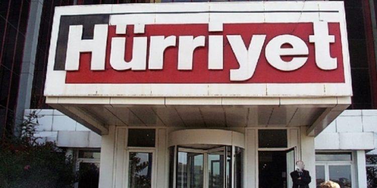 Hürriyet, iki yazarla yollarını ayırdı