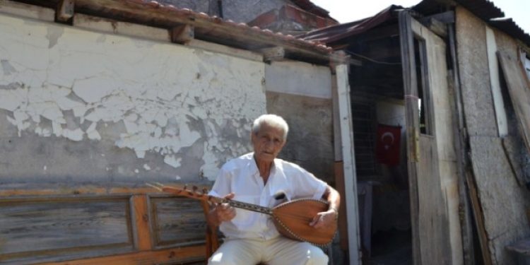 ​Usta sanatçı Mustafa Canan, şimdilerde 2 odalı gecekonduda yaşıyor