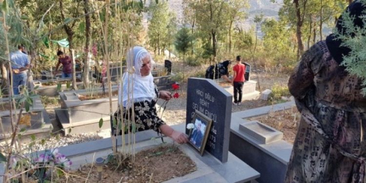 Uludereli aileler 300 haftadır mezarlıkta adalet arıyor