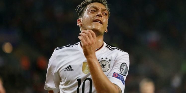 Mesut Özil kadroda yok!