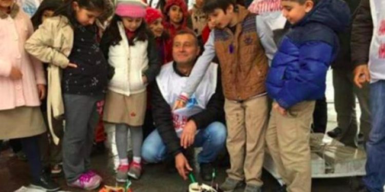 “Bizi siyasi ölü haline dönüştürmeye çalışıyorlar”