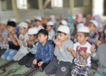 Öğrenci ve velilerini böyle fişliyorlar!