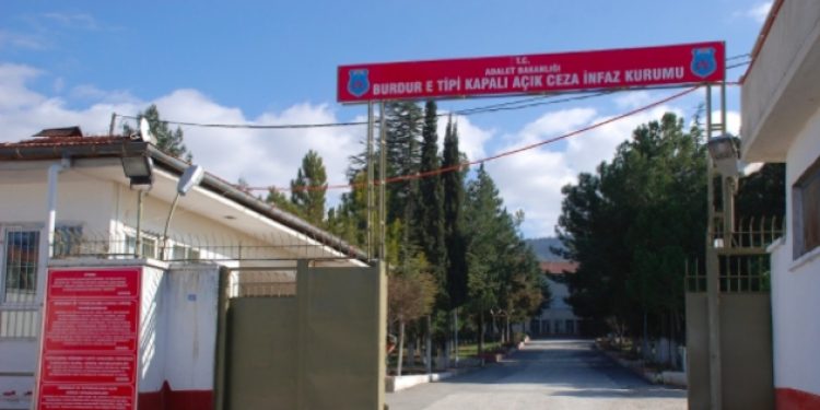 Hizmet tutuklularına zalim uygulama!