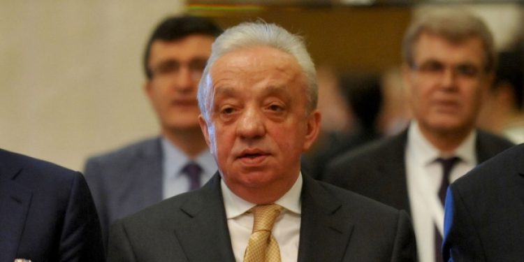 Millete küfreden Cengiz, kadın cezaevi ihalesinde