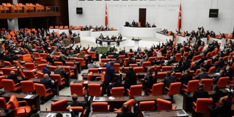 HDP katılmıyor; Meclis yeni yasama yılına bugün başlıyor