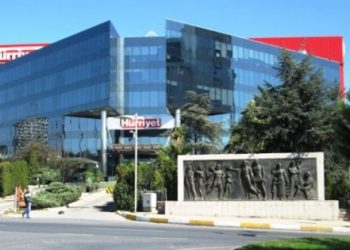 Hürriyetin tek muhalif isminin köşesi karartıldı
