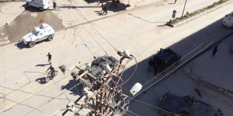 Dört kişiyi öldüren polis tahliye edildi