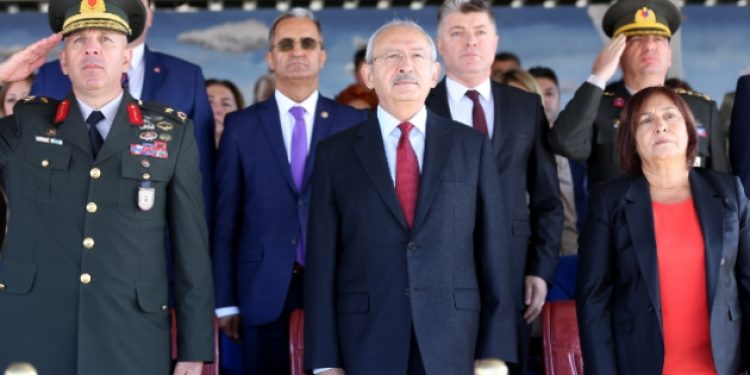 Kılıçdaroğlu, oğlunun yemin törenine katıldı