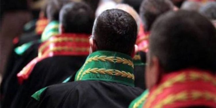 HSK daha önce ihraç ettiği savcıları bir daha ihraç etti!