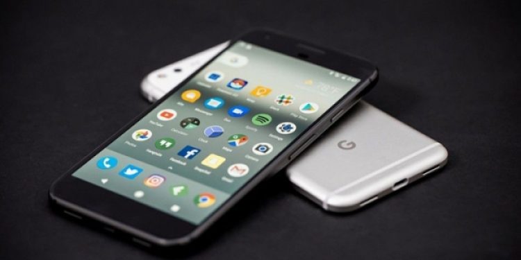 Google iki yeni telefonunu tanıttı