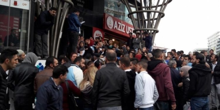 Sıra alabilmek için geceden yorgan sermelisiniz