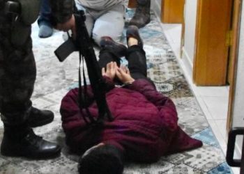 Öğrenci evleri basıldı başlarına silah dayandı!
