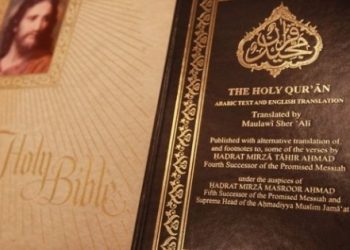 Kur’an ve İncil birlikte öğretiliyor