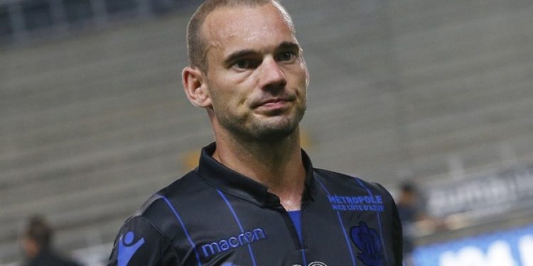 Wesley Sneijder’e flaş çağrı: ‘Futbolu bırak…’