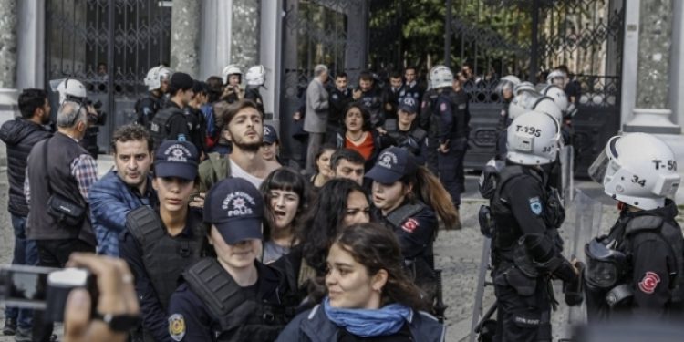 İstanbul Üniversitesi’ndeki 10 Ekim anmasında 67 gözaltı