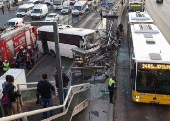 İstanbul metrobüs yolunda trafik kazası; 3 yaralı