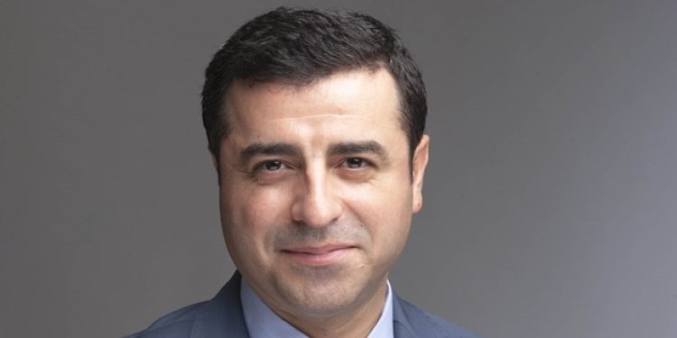 Selahattin Demirtaş “halk için” yazdı