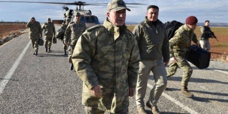 Hulusi Akar, Suriye sınırında!