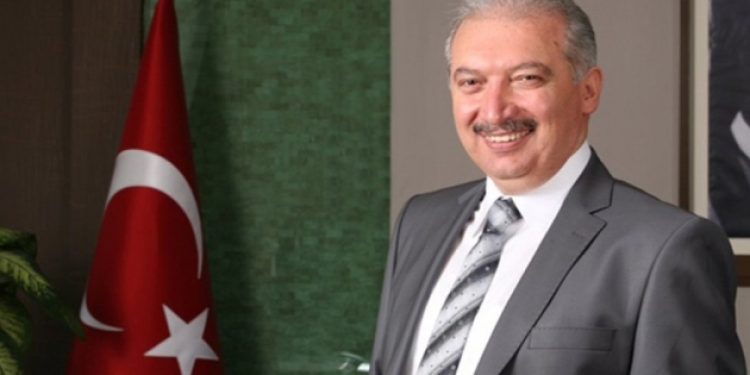 Mevlüt Uysal Topbaş’ın ekibini de gönderiyor!