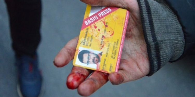 889 gazetecinin sarı basın kartı iptal edildi