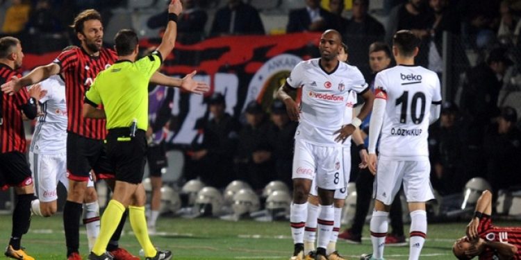 Beşiktaş yönetimi kırmızı kart olayına el attı