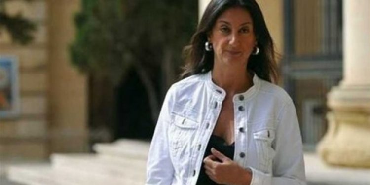 Aracına bomba yerleştirilen gazeteci hayatını kaybetti