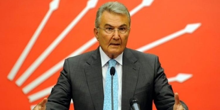 Deniz Baykal yeniden ameliyata alındı