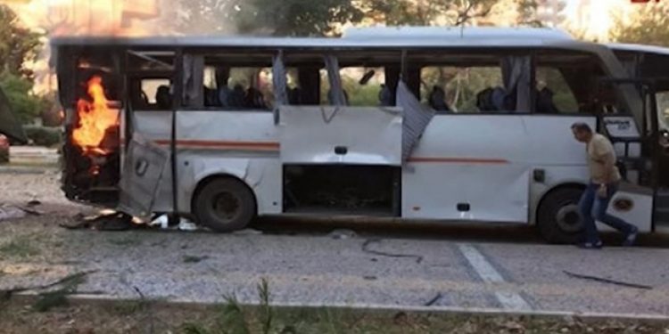 Mersin’de polis servisine bombalı saldırı