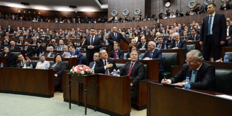 AKP’de 275 vekile konuşma yasağı