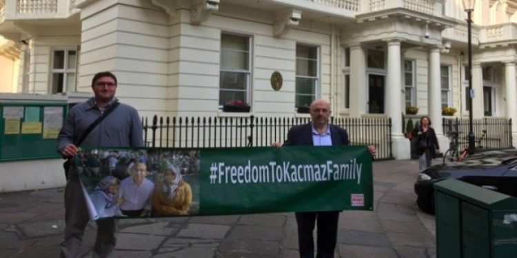 Pakistan’ın Londra Büyükelçiliği önünde Kaçmaz ailesi protestosu!