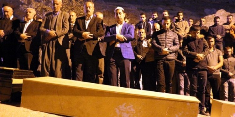 Şırnak’taki göçükte hayatını kaybeden yedi işçi gece yarısı toprağa verildi