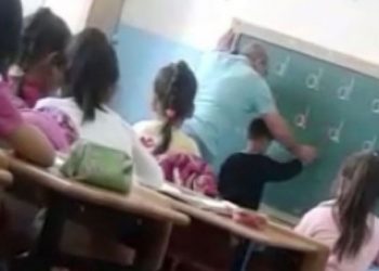 ‘D’ harfini yazamadı diye öğrencisini döven öğretmen gözaltına alındı!