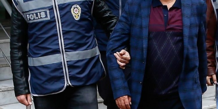 İzmir’de cadı avından 44 kişi tutuklandı!