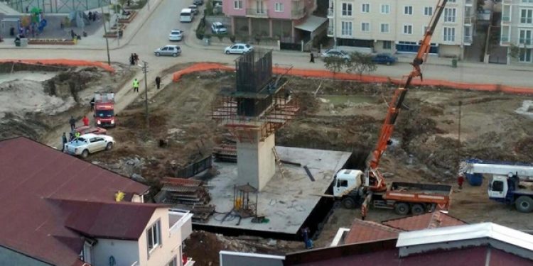 Bursa’da hızlı tren inşaatında iskele çöktü!