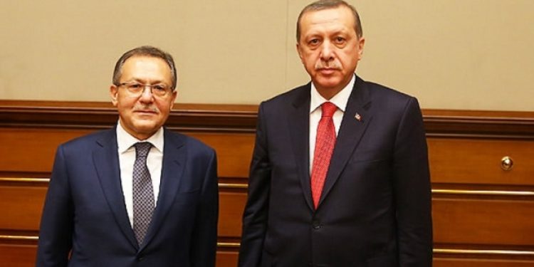 Edip Uğur istifa etmemeye direniyor!